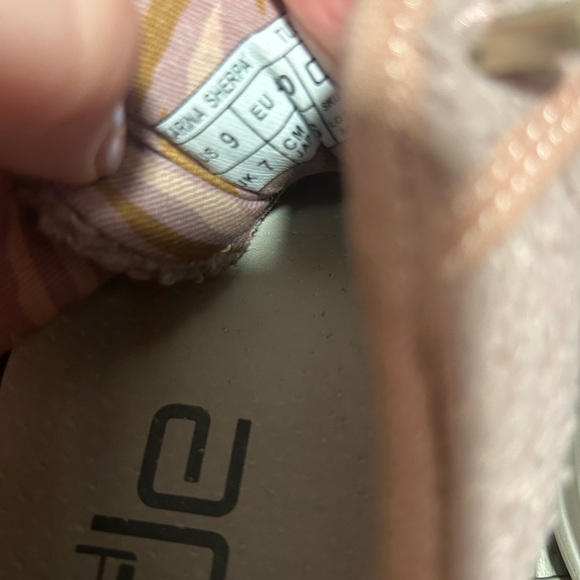 Pink furry hey dudes - Picture 3 of 4